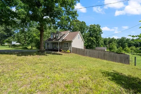 1099 Old County House Road Charlotte TN 37036