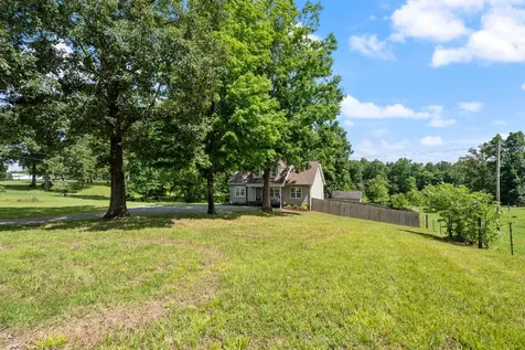 1099 Old County House Road Charlotte TN 37036