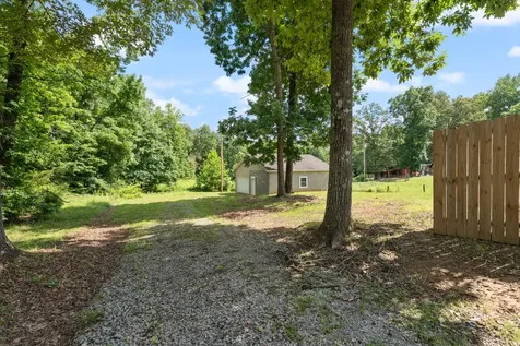 1099 Old County House Road Charlotte TN 37036