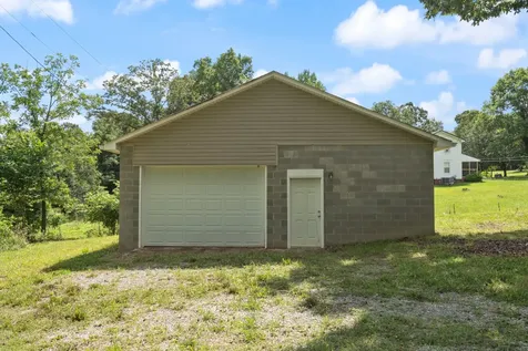 1099 Old County House Road Charlotte TN 37036