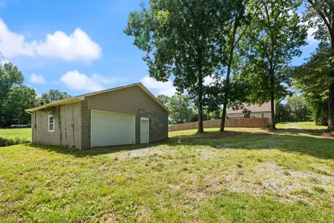 1099 Old County House Road Charlotte TN 37036