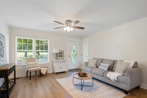 1099 Old County House Road Charlotte TN 37036