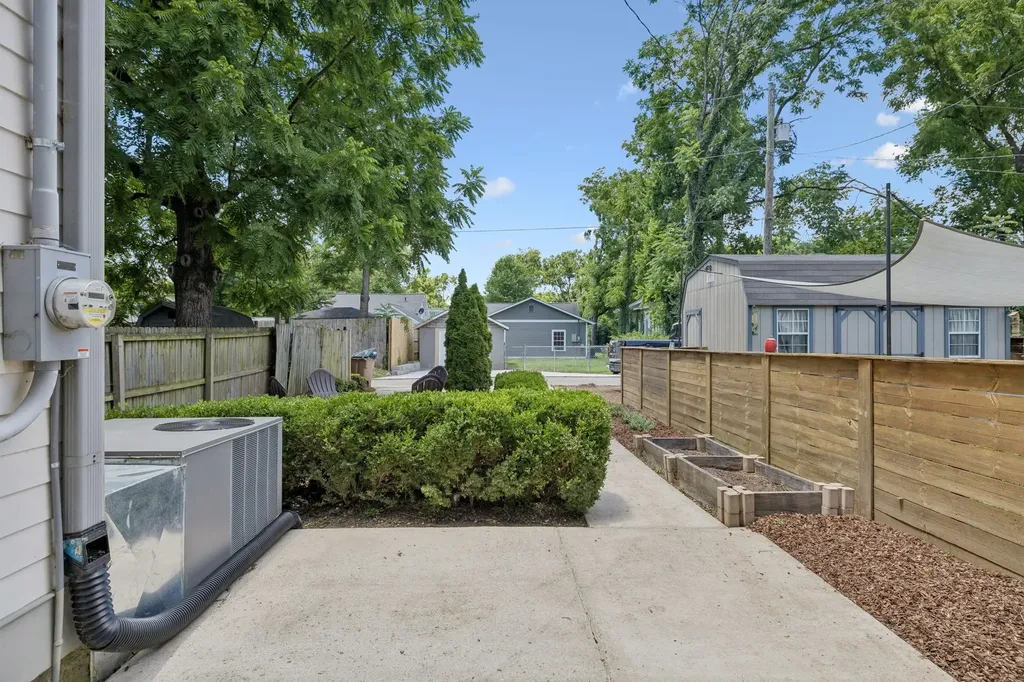 1212A Pennock Avenue Nashville TN 37207