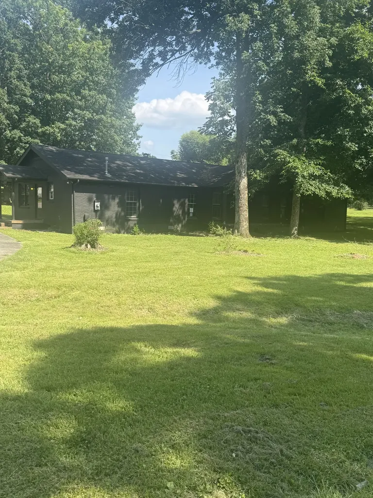 800 Ellington Drive Lafayette TN 37083