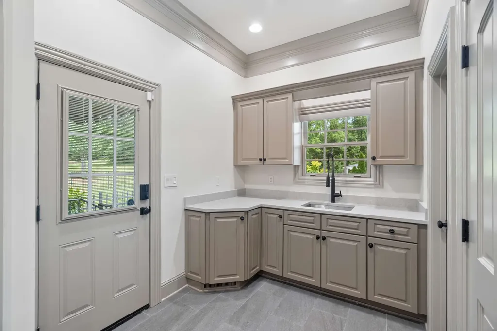 1008 Monroe Lane Brentwood TN 37027