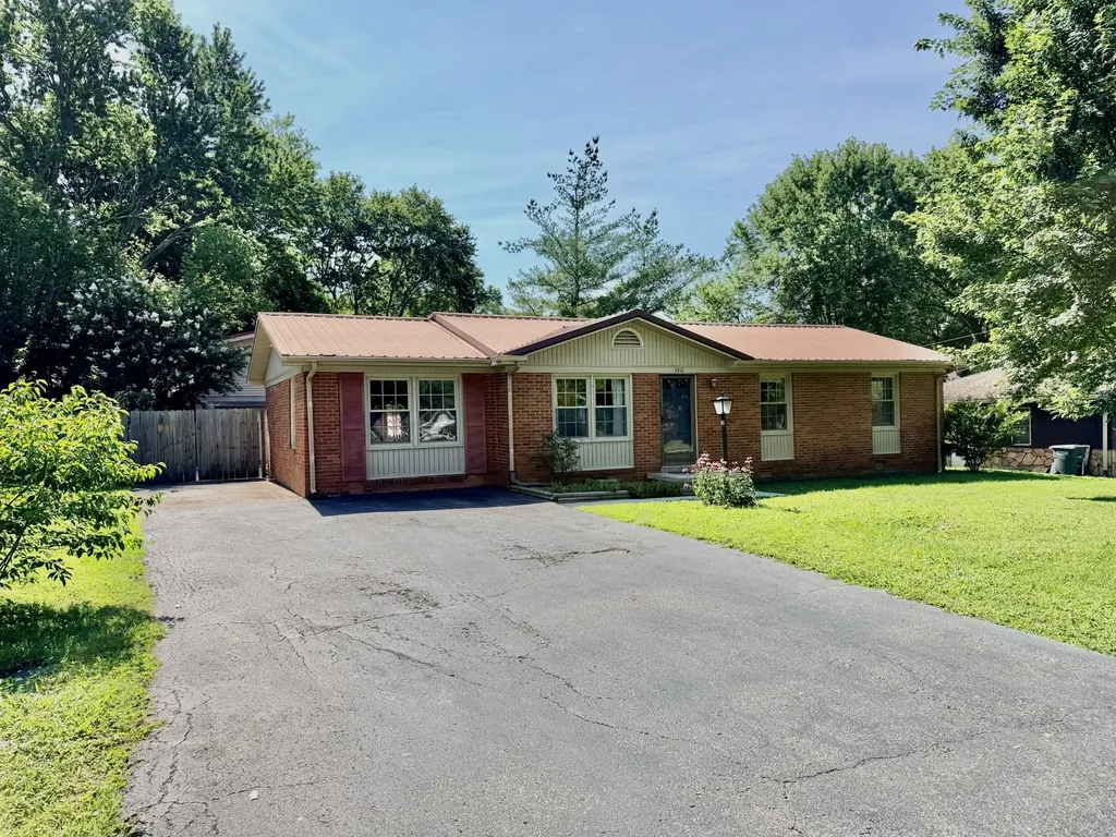 3412 Greenwood Drive Hopkinsville KY 42240