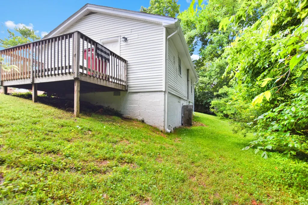 2447 Whitfield Road Clarksville TN 37040