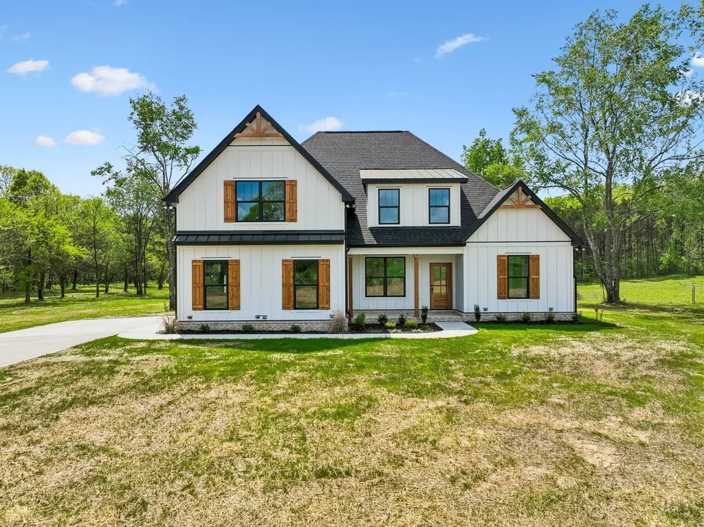 1990 Chicken Road Lebanon TN 37090
