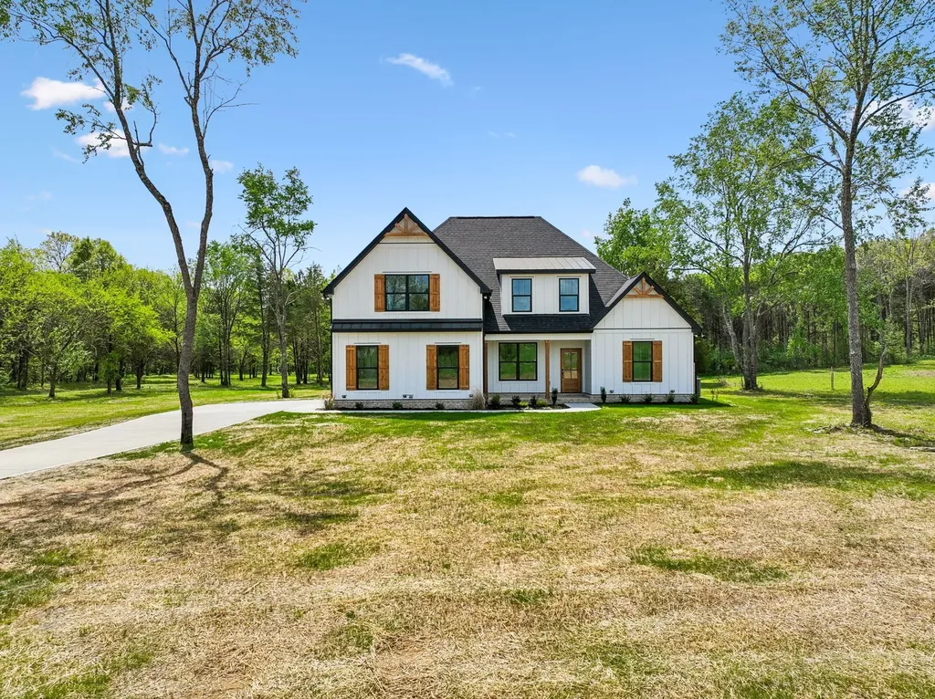 1990 Chicken Road Lebanon TN 37090