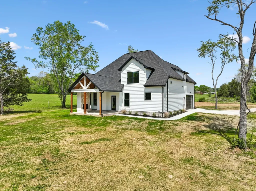 1990 Chicken Road Lebanon TN 37090