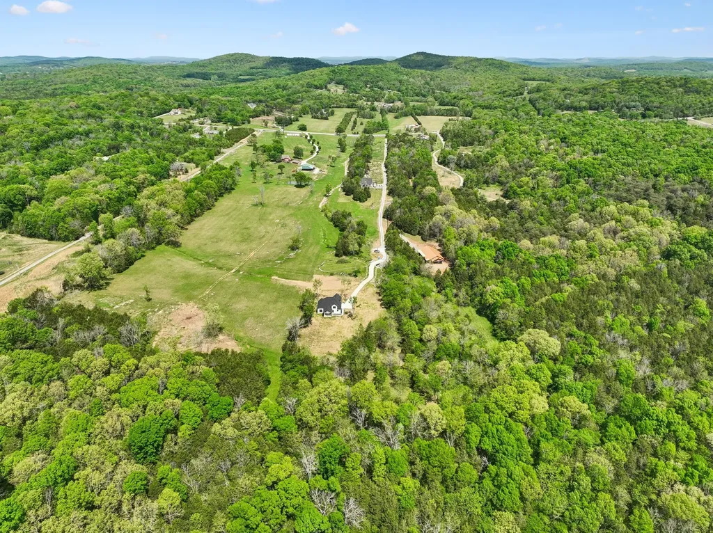 1990 Chicken Road Lebanon TN 37090