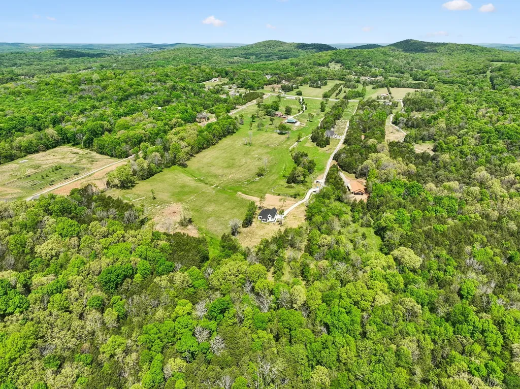 1990 Chicken Road Lebanon TN 37090