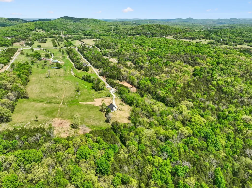 1990 Chicken Road Lebanon TN 37090