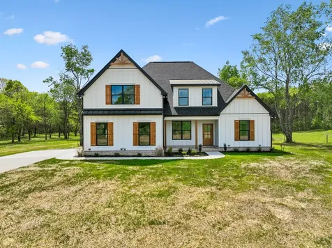 1990 Chicken Road Lebanon TN 37090