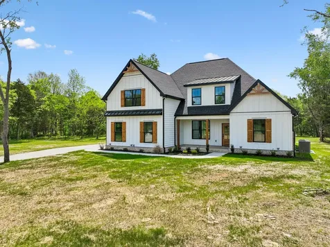 1990 Chicken Road Lebanon TN 37090