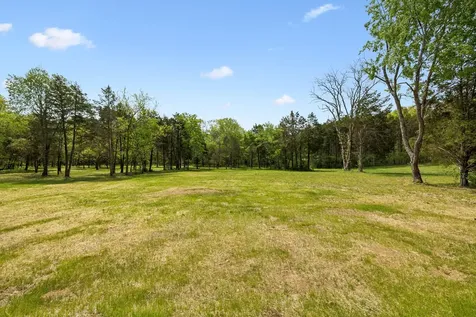 1990 Chicken Road Lebanon TN 37090