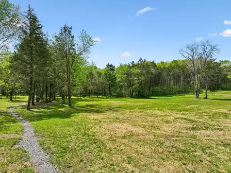 1990 Chicken Road Lebanon TN 37090