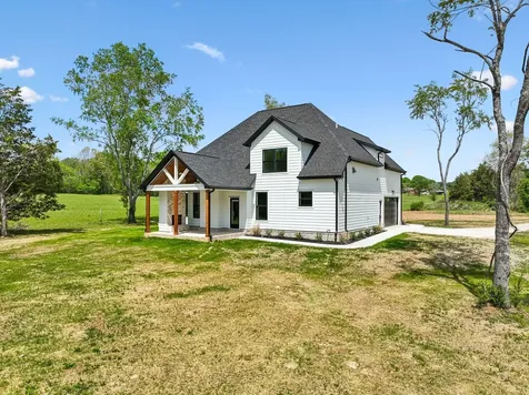 1990 Chicken Road Lebanon TN 37090