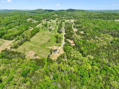 1990 Chicken Road Lebanon TN 37090