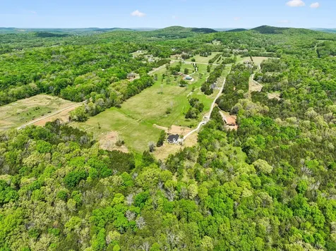 1990 Chicken Road Lebanon TN 37090