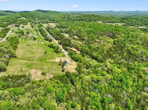 1990 Chicken Road Lebanon TN 37090