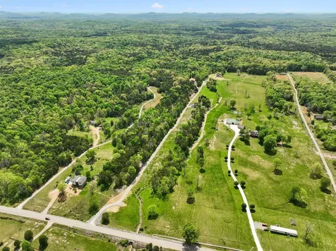 1990 Chicken Road Lebanon TN 37090