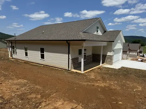 13 Hamby Drive Pelham TN 37366