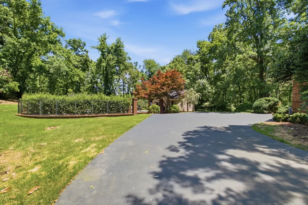 4383 Chickering Lane Nashville TN 37215