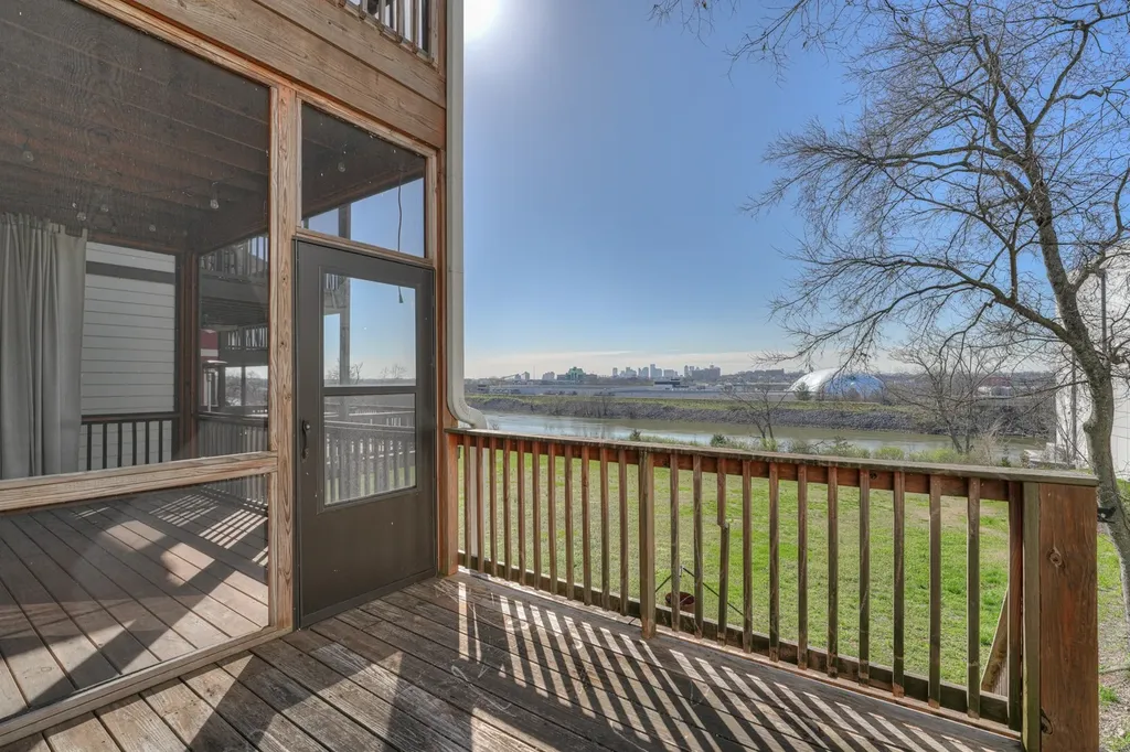 908 Youngs Lane Nashville TN 37207