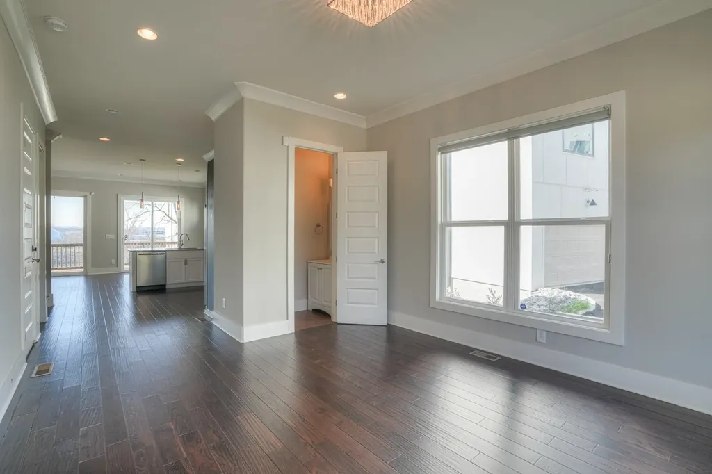 908 Youngs Lane Nashville TN 37207