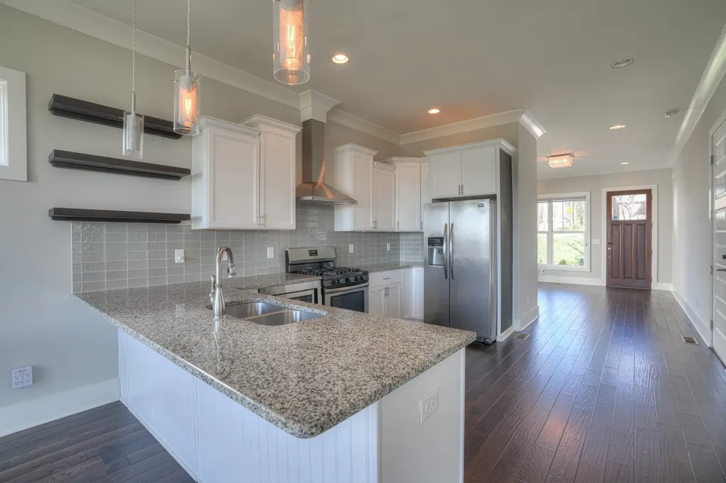 908 Youngs Lane Nashville TN 37207