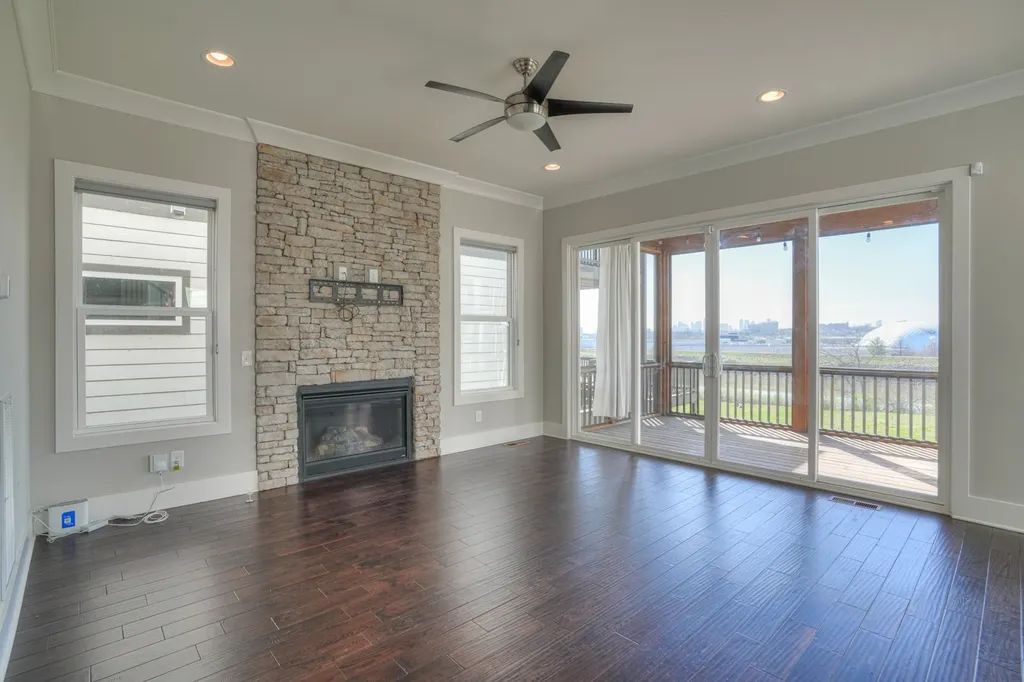 908 Youngs Lane Nashville TN 37207