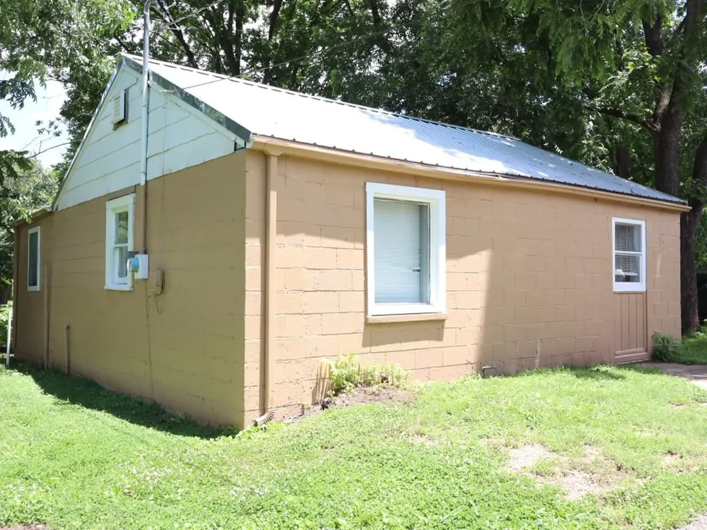 408 2nd Street Lawrenceburg TN 38464