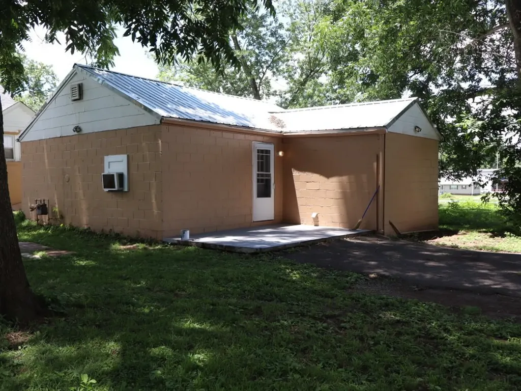 408 2nd Street Lawrenceburg TN 38464