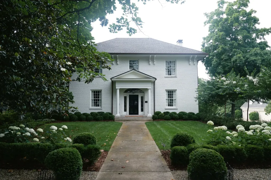 3749 Whitland Avenue Nashville TN 37205