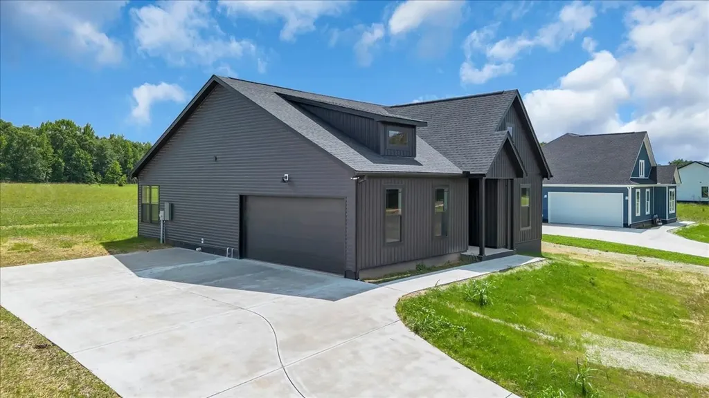 1521 Smartt Station Road Morrison TN 37357