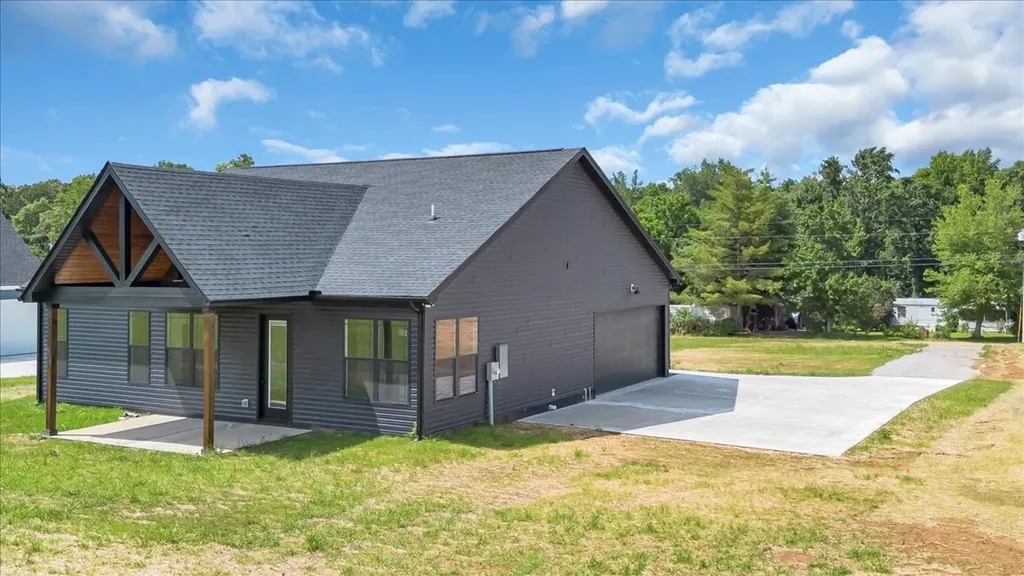 1521 Smartt Station Road Morrison TN 37357