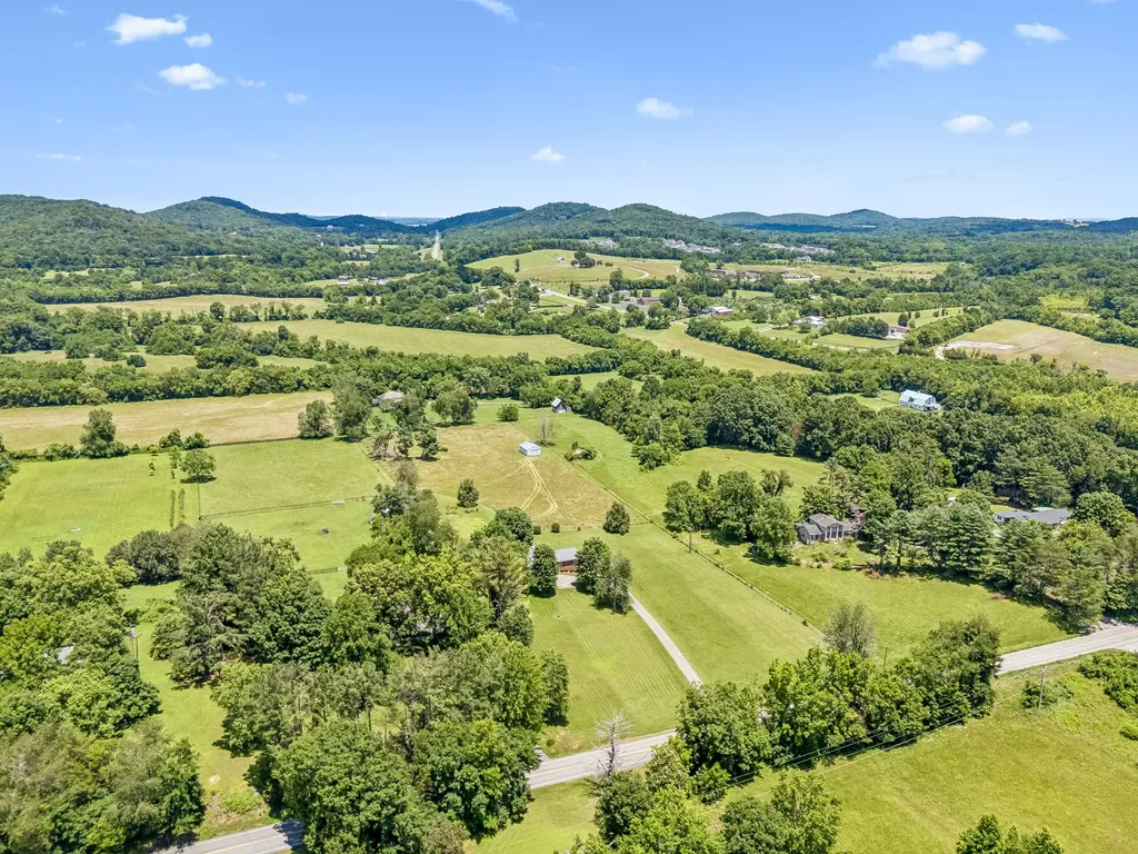 2272 Osburn Road Arrington TN 37014