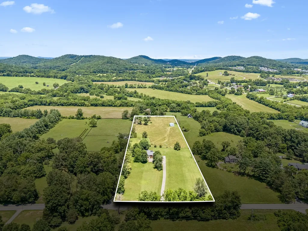 2272 Osburn Road Arrington TN 37014