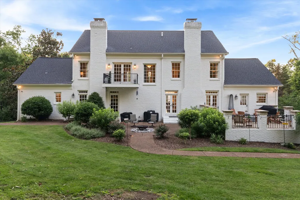 5360 Hillsboro Pike Nashville TN 37215
