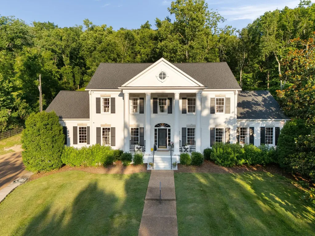 5360 Hillsboro Pike Nashville TN 37215