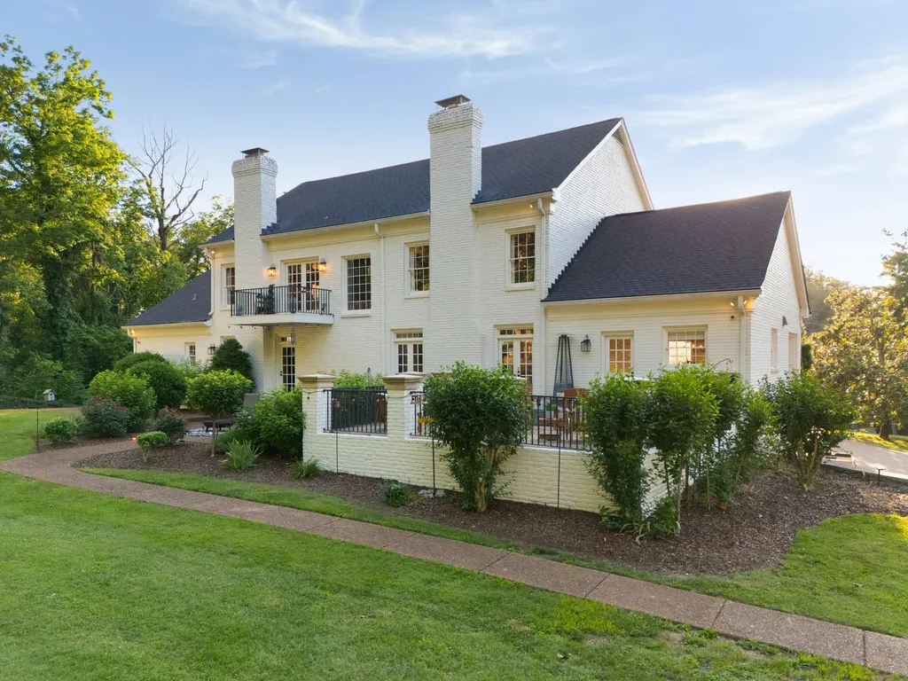 5360 Hillsboro Pike Nashville TN 37215