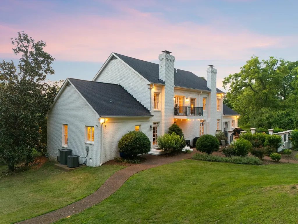 5360 Hillsboro Pike Nashville TN 37215