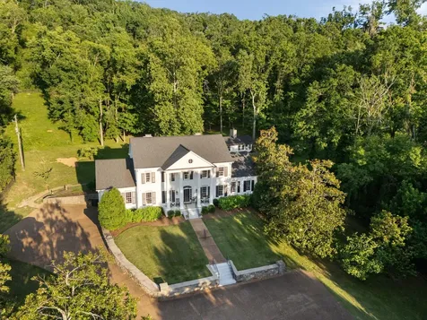 5360 Hillsboro Pike Nashville TN 37215