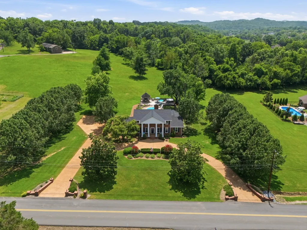1004 Longview Drive Hendersonville TN 37075
