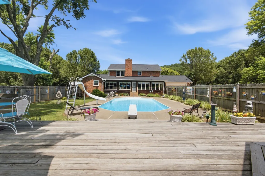 1004 Longview Drive Hendersonville TN 37075