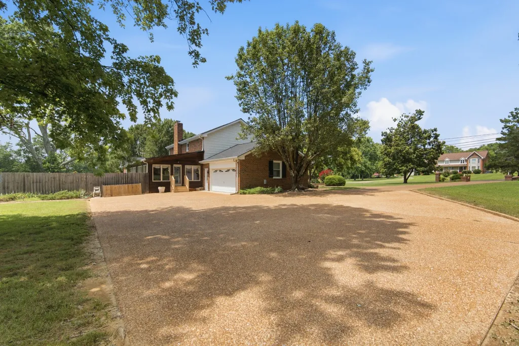 1004 Longview Drive Hendersonville TN 37075