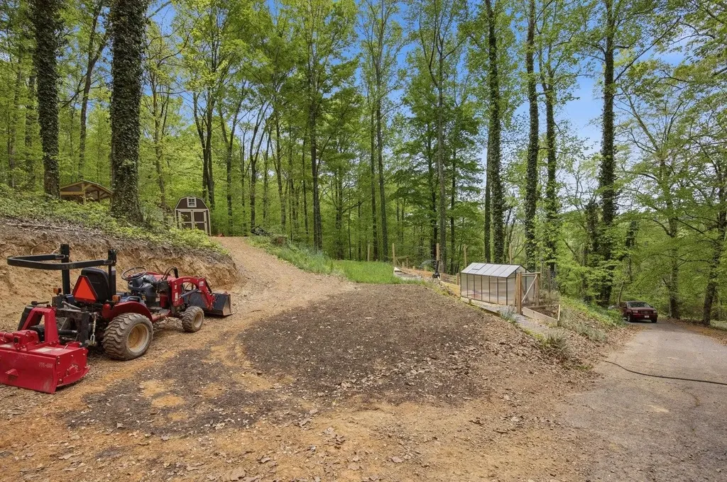 207 County Road 90 Riceville TN 37370