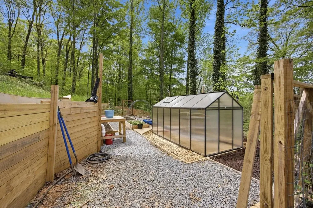 207 County Road 90 Riceville TN 37370