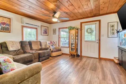 3389 Jefferson Davis Highway, W Elkton KY 42220